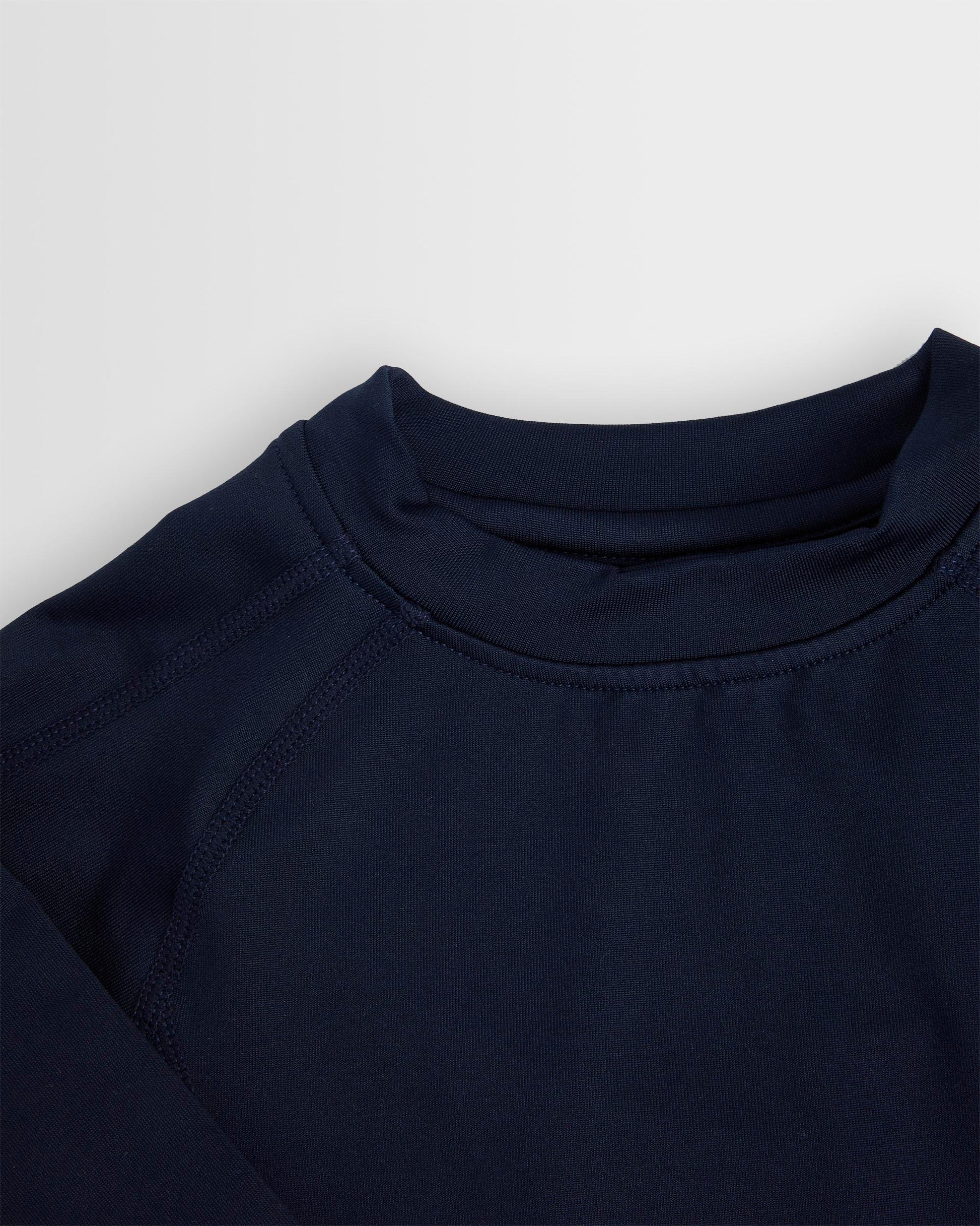 Close up of crew neck navy baselayer